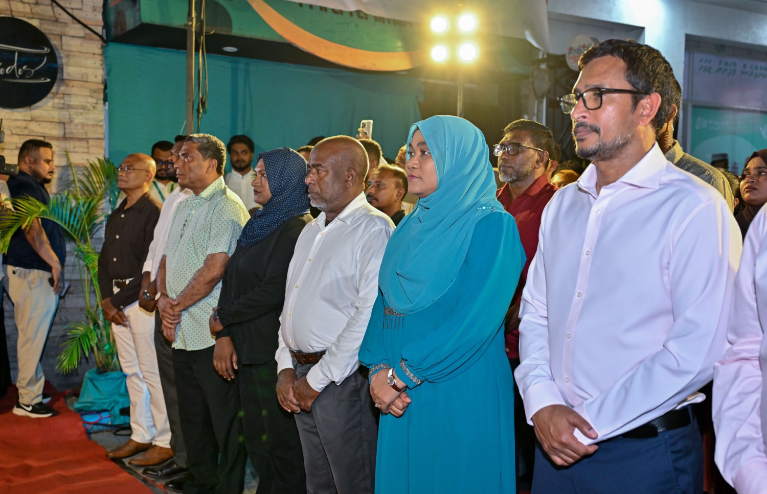 ޕީއެންސީގެ ޓިކެޓުގައި ގދ. ތިނަދު އަށް ވާދަކުރާ ކެންޑިޑޭޓުންގެ މާލޭގެ ކެމްޕެއިން ޖަގަހަ ހުޅުވުމަށް ރޭ ބޭއްވި ރަސްމިއްޔާތުގައި ފަސްޓް ލޭޑީ ސާޖިދާ ބައިވެރިވެވަޑައިގަންނަވަނީ.--ފޮޓޯ: ޕީއެންސީ