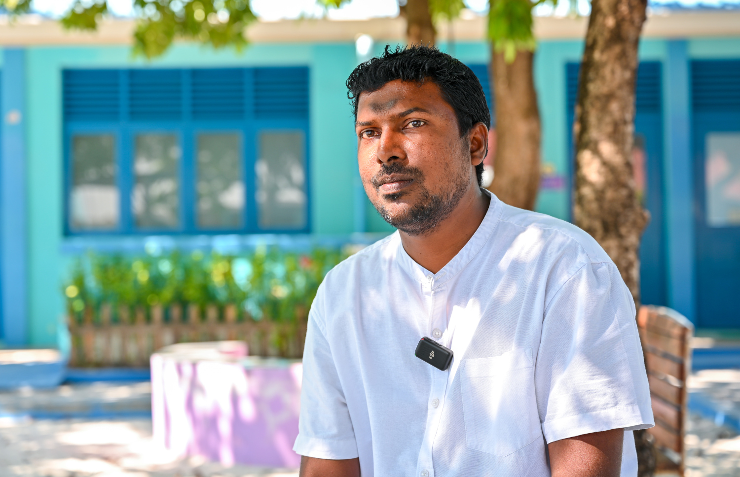 ނޮޅިވަރަންފަރު ސްކޫލުގެ ޕްރިންސިޕަލް އަލީ އަހުމަދު: އޭނާ ވިދާޅުވީ ޕްރިންސިޕަލްކަމަށް އައުމަށް އެންމެ ހިތްވަރު ދެއްވީ ވެސް ހުސެއިން ކަމަށް.-- ފޮޓޯ: ފަޔާޒު މޫސާ | މިހާރު