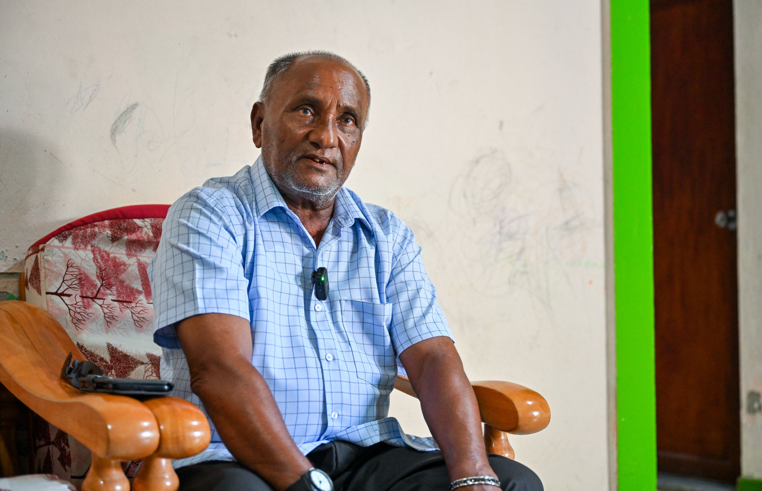 ހުސެއިންގެ ބޭބެ ހަސަން "މިހާރު" އަށް އިންޓަވިއު ދެނީ-- ފޮޓޯ: ފަޔާޒު މޫސާ | މިހާރު