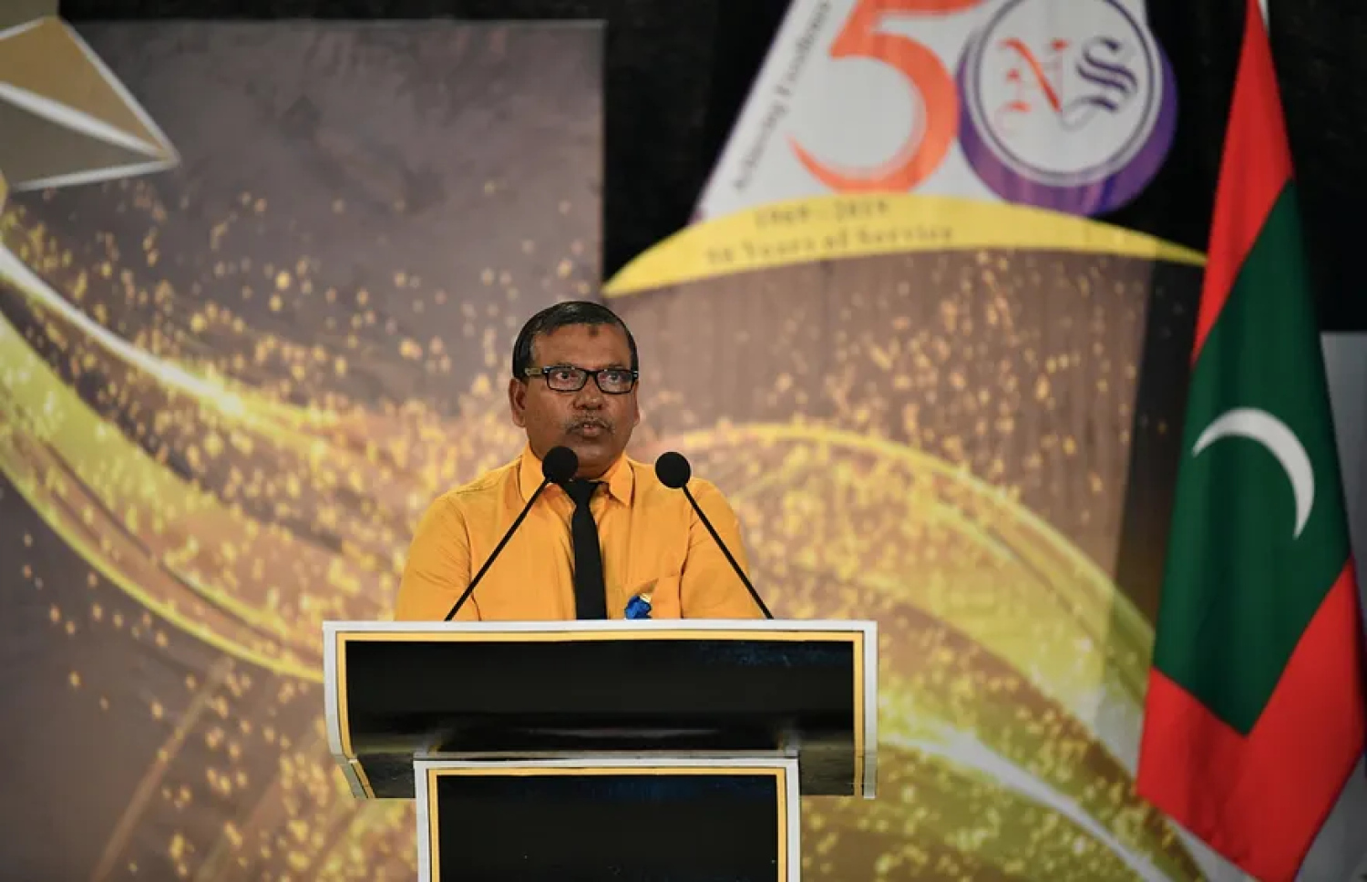 ނޮޅިވަރަންފަރު ސްކޫލުގެ ރަން ޔޫބީލް ހަފުލާގައި ހުސެއިން ވާހަކަ ދައްކަވަނީ.