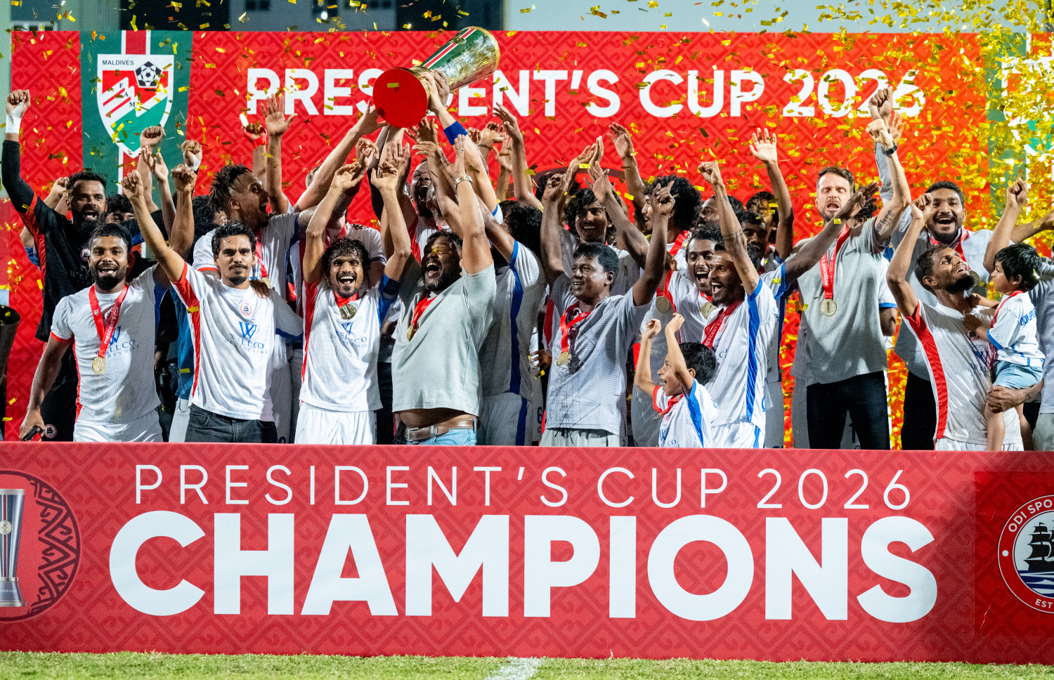 މާޒިޔާ ބަލިކޮށް އޮޑި ސްޕޯޓްސް ކްލަބުން ޕްރެޒިޑެންޓްސް ކަޕްގެ ޗެމްޕިއަން ޓްރޮފީ އުފުލާލަނީ.-- ފޮޓޯ: ނިޝާން އަލީ | މިހާރު