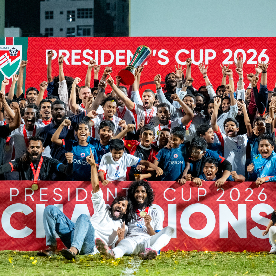 މާޒިޔާ ބަލިކޮށް އޮޑި ސްޕޯޓްސް ކްލަބުން ޕްރެޒިޑެންޓްސް ކަޕްގެ ޗެމްޕިއަން ޓްރޮފީ އުފުލާލަނީ.-- ފޮޓޯ: ނިޝާން އަލީ | މިހާރު