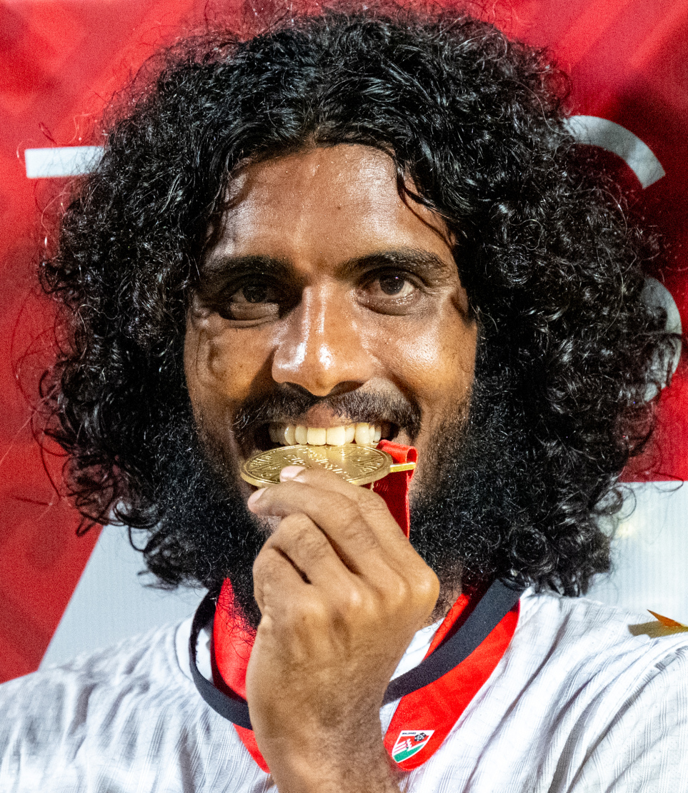 އޮޑި ސްޕޯޓްސް ކްލަބްގެ އިބްރާހިމް ވަހީދު ޕްރެޒިޑެންޓްސް ކަޕްގެ ރަން  މެޑަލް އާއެކު އުފާފާޅުކުރަނީ .-- ފޮޓޯ: ނިޝާން އަލީ | މިހާރު