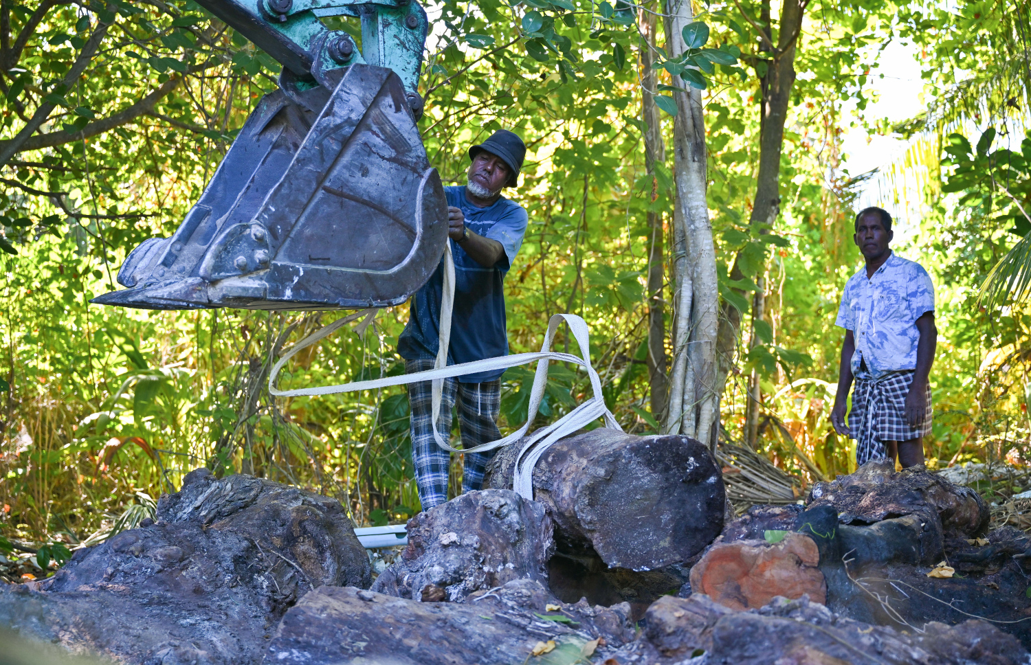 އުވަ ދަވަން ގާފުނި އަޅަން ބިންގާ ތައްޔާރުކުރަނީ: ނޮޅިވަރަމްގައި މި މަސައްކަތް ނުހުއްޓި އެބަ ކުރިއަށްދޭ - ފޮޓޯ: ފަޔާޒު މޫސާ | މިހާރު