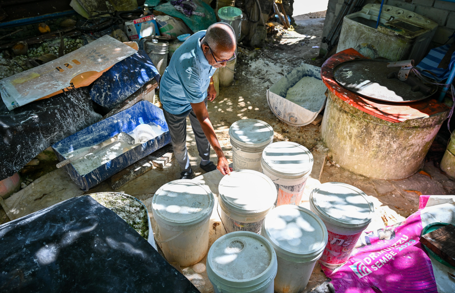 ހުނީގެ ފާޓާތައް ދައްކާލަނީ: މިހާރު މި ބޭނުން ކުރަނީ ހަމައެކަނި ދުފާ ހުންޏަށް - ފޮޓޯ: ފަޔާޒު މޫސާ | މިހާރު