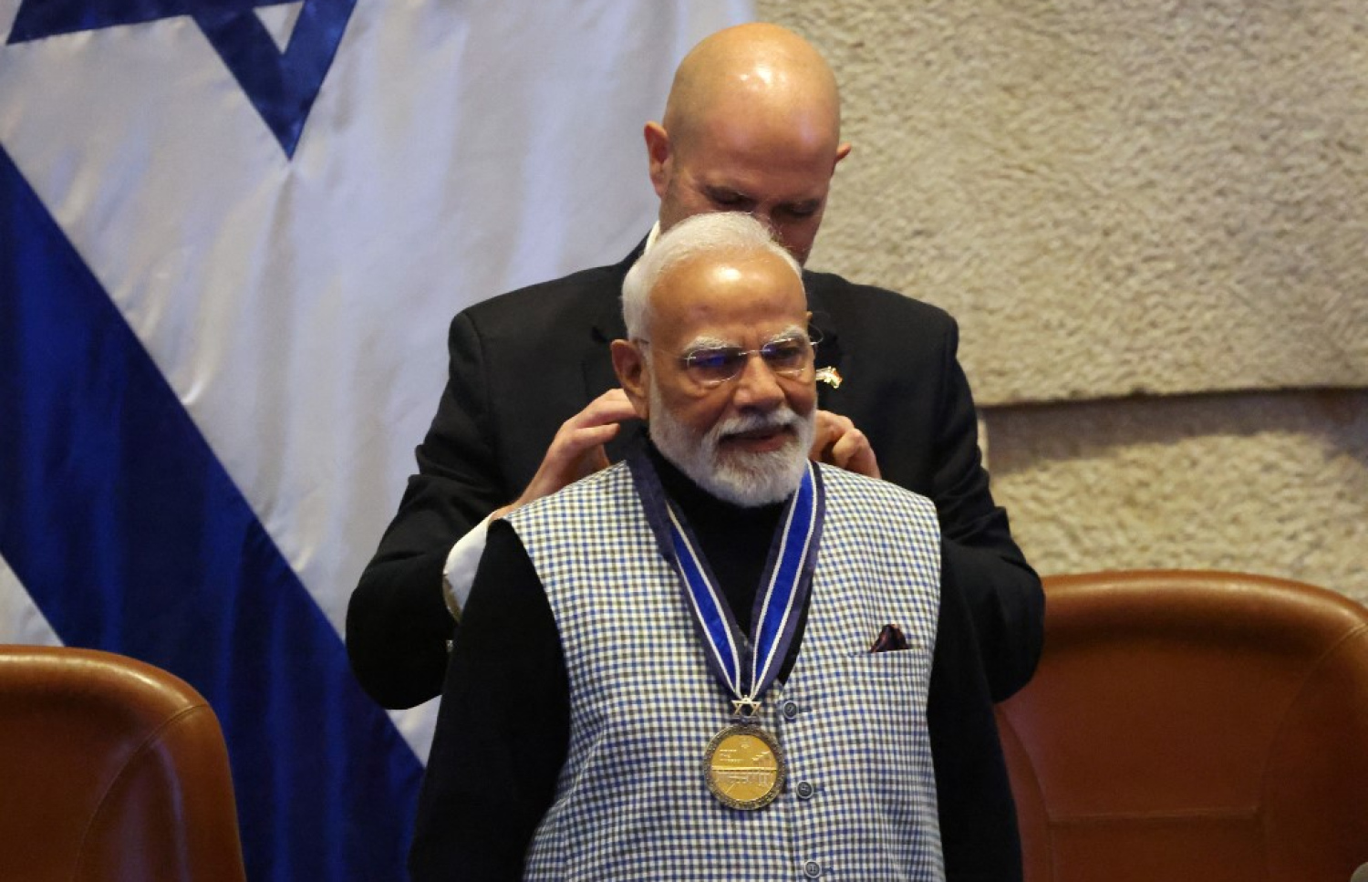 އިޒްރޭލުގެ ނެސެޓުން އިންޑިއާގެ ބޮޑުވަޒީރު ނަރެންދުރަ މޯދީ އަށް "ސްޕީކާ އޮފް ދަ ނެސެޓް" މެޑަލް އަރުވަނީ. -- ފޮޓޯ: އޭއެފްޕީ