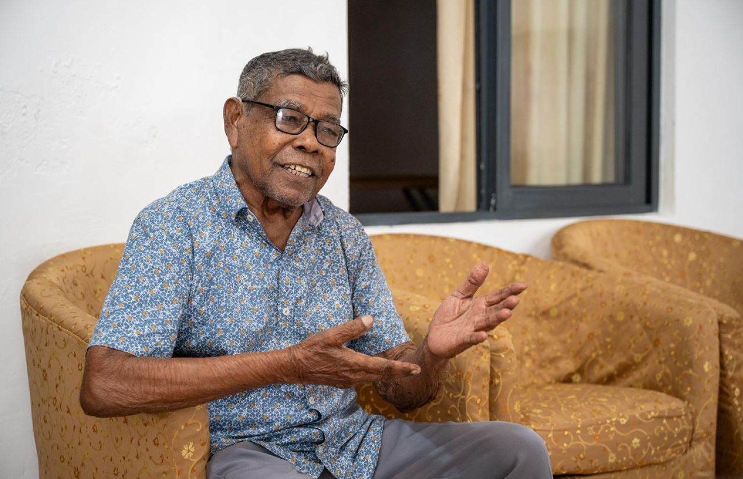 މުހައްމަދު ކަލޯ "މިހާރަ"ށް އިންޓަވިއު ދެނީ. -- ފޮޓޯ: ނިޝާން އަލީ/ މިހާރު