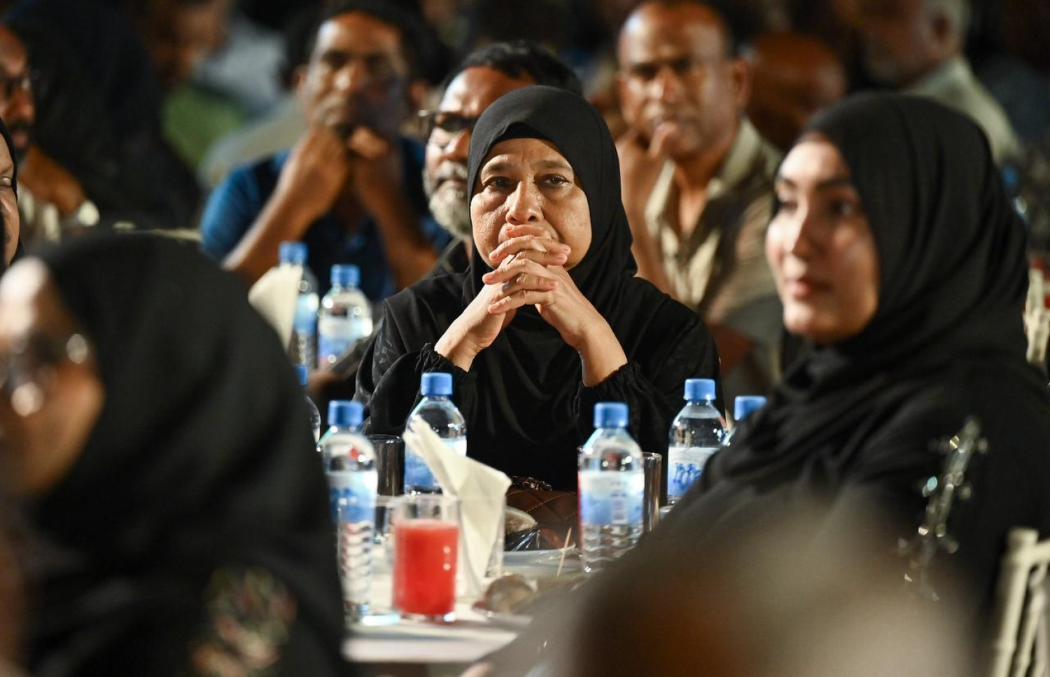 ޕީއެންސީން ބޭއްވި ތަރާވީހުގައި، އެ ޕާޓީގެ ބައެއް އާންމު މެމްބަރުން ބައިވެރިވަނީ.--- ފޮޓޯ: ފަޔާޒު މޫސާ | މިހާރު