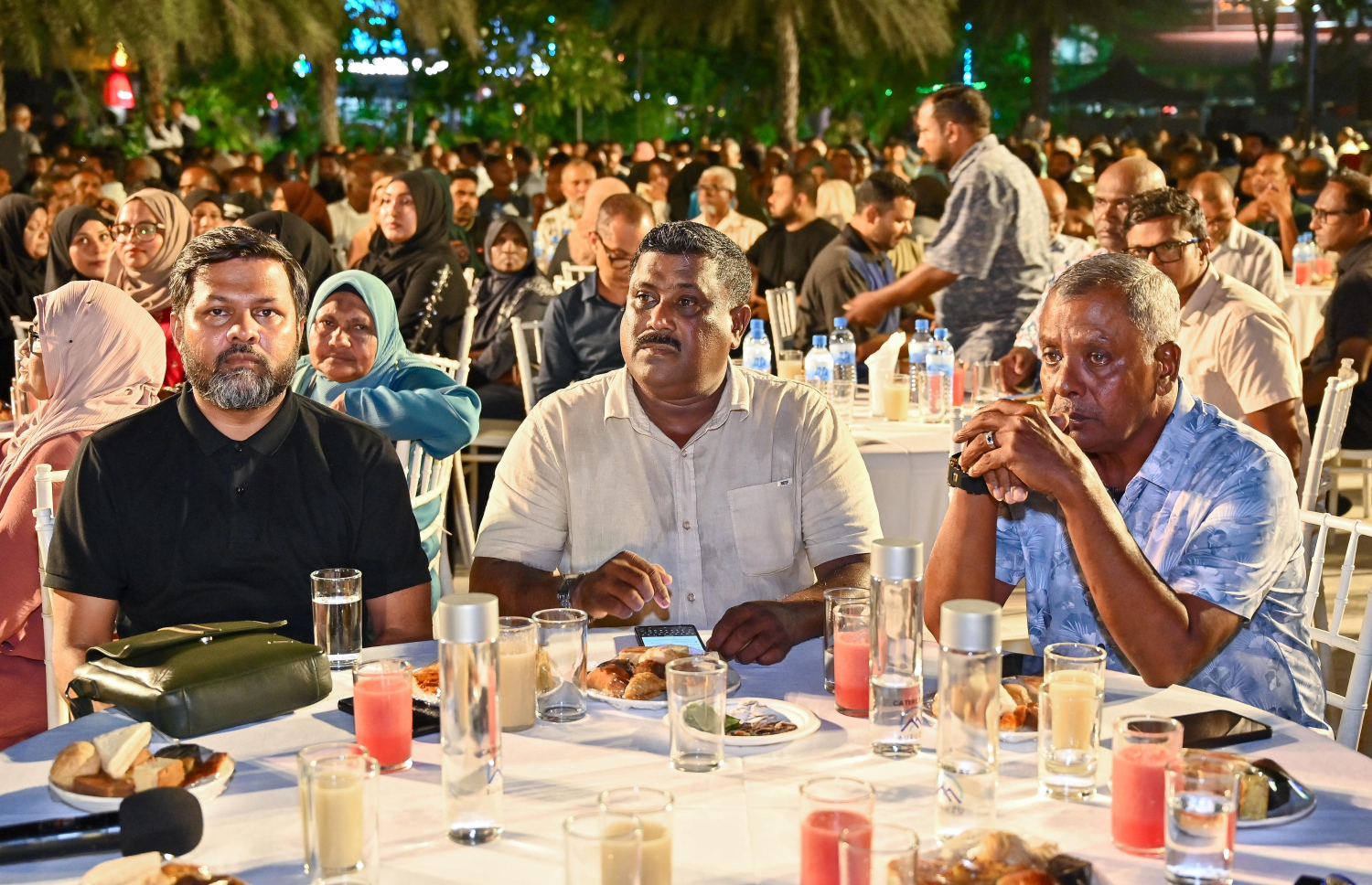 ޕީއެންސީން ބޭއްވި ތަރާވީހުގައި، އެ ޕާޓީގެ ބައެއް އާންމު މެމްބަރުން ބައިވެރިވަނީ.--- ފޮޓޯ: ފަޔާޒު މޫސާ | މިހާރު