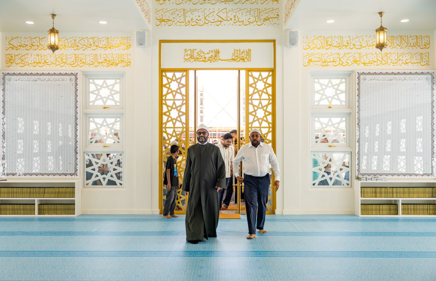 ގާސިމްގެ ހަރަދުގައި މާމިގިލީގައި އިމާރާތްކުރި މިސްކިތް، އޭނާ އާއި އިސްލާމިކް މިނިސްޓަރު ޝަހީމް މިއަދު ބައްލަވާލައްވަނީ.--- ފޮޓޯ: އިސްލާމިކް މިނިސްޓްރީ