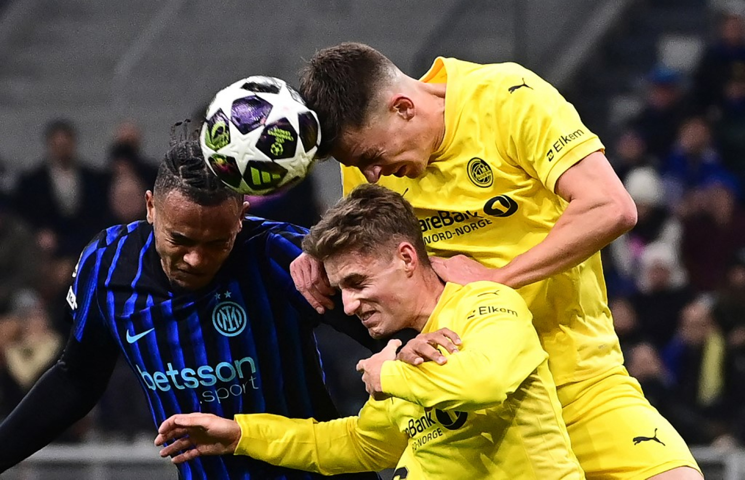 އިންޓަ އާ ދެކޮޅަށ ްކުޅުނު މެޗުގެ ތެރެއިން.-- ފޮޓޯ: އޭއެފްޕީ