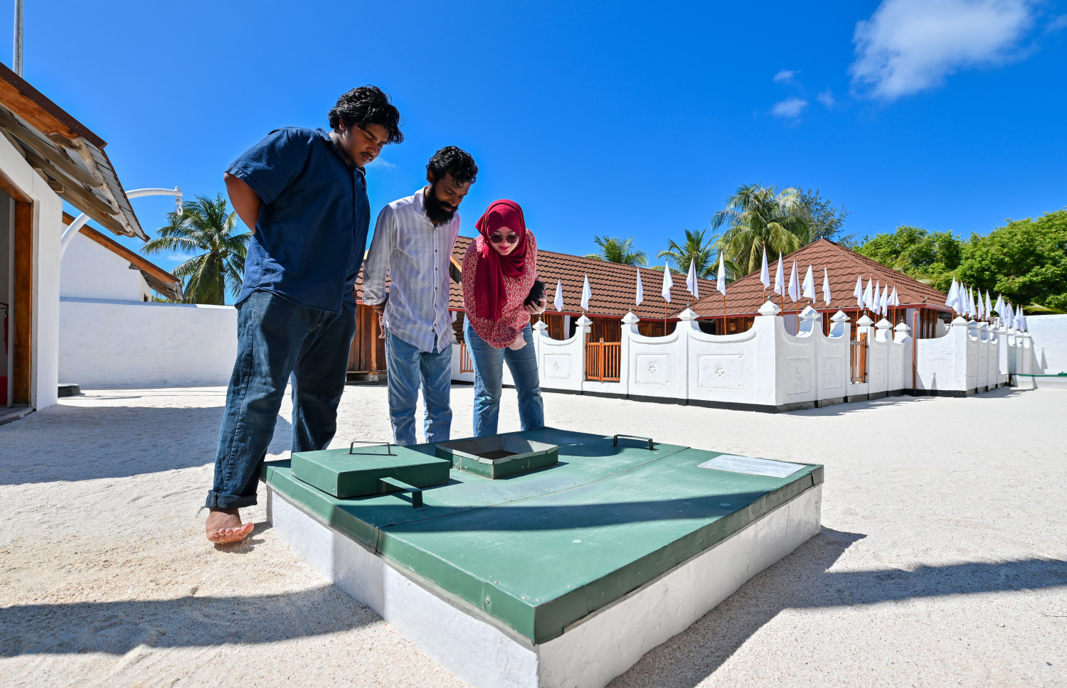 އުތީމު ގަނޑުވަރުގެ ގޯތި ތެރެ: މި ތަނަކީ އަސްލު ނުގެއްލޭ ގޮތަށް ފެންނަން އޮތް އެންމެ ޒަމާންވީ ތަރިކަ - ފޮޓޯ: ފަޔާޒު މޫސާ | މިހާރު