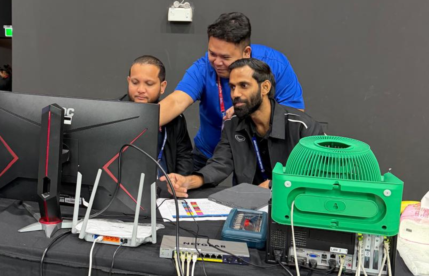 ފަރުހާނާއި ޖަމްޝާދު ތައިލެންޑްގެ ވޮލީ ލީގުގެ ޓެކްނިކަލް އޮފިޝަލުންގެ ގޮތުގައި މަސައްކަތް ކުރަނީ