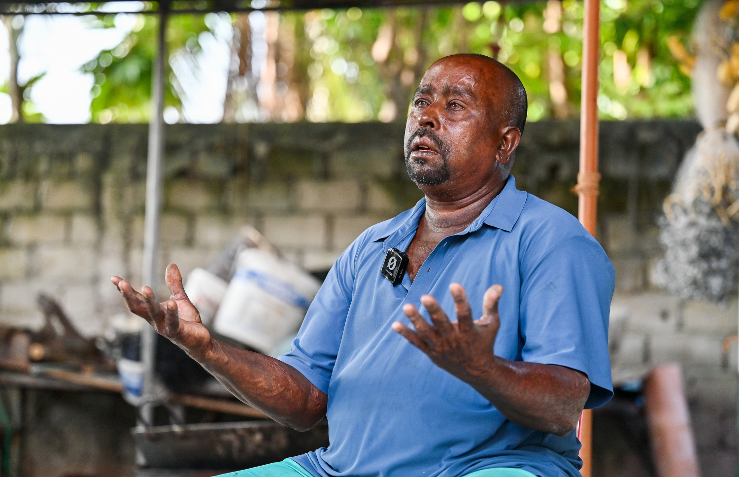 މީގެ 12 އަހަރުކުރިން ހިނގި އަލިފާނުގެ ހާދިސާގައި ސަލާމަތްވި ޔޫނުސް، "މިހާރު"އަށް އިންޓަވިއު ދެނީ.-- ފޮޓޯ: ފަޔާޒު މޫސާ/ މިހާރު