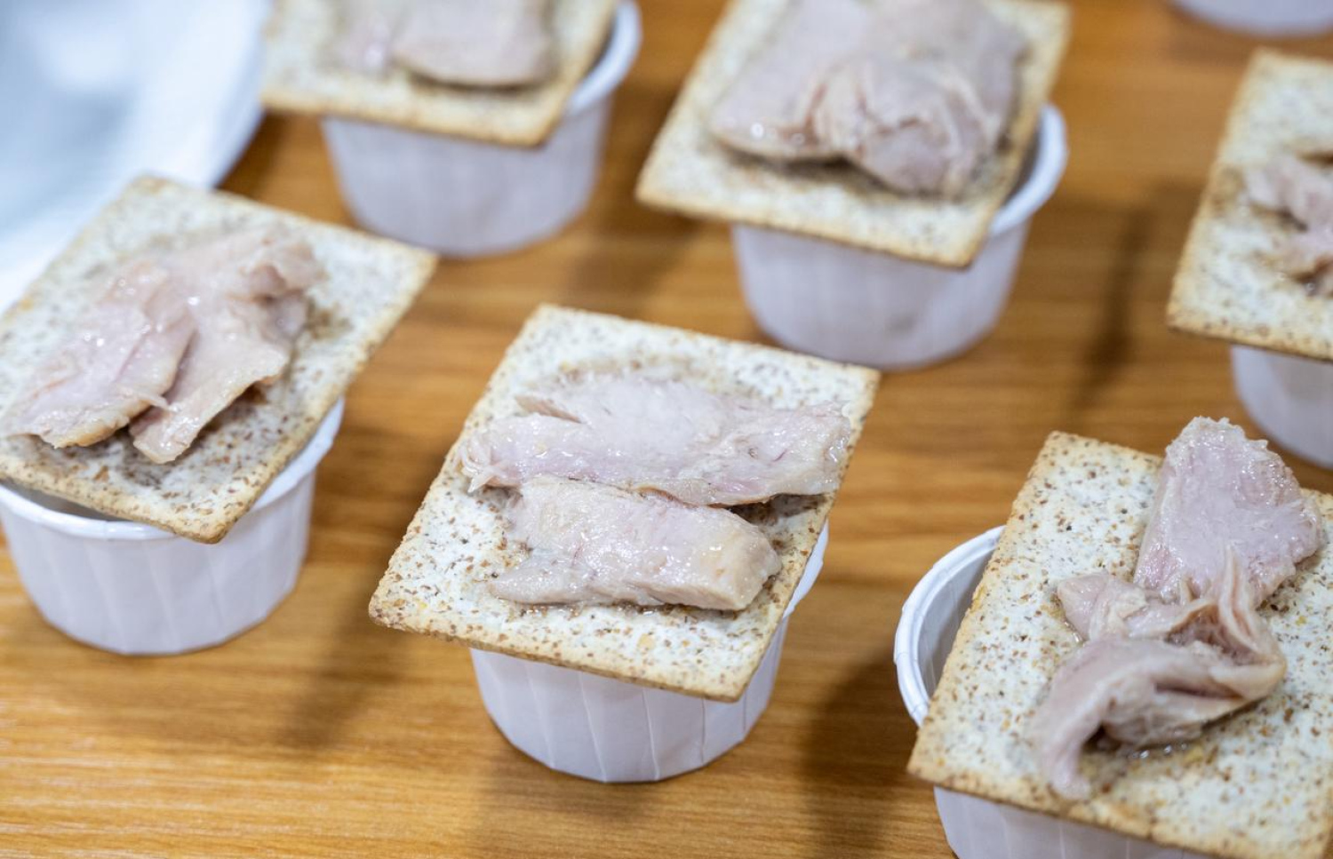 މިފްކޯގެ ޕްރިމިއަމް ބްރޭންޑުގެ ދަށުން ބާޒާރަށް ނެރުނު މަހުގެ އާ އުފެއްދުމެއް---ފޮޓޯ: ނިޝާން އަލީ| މިހާރު