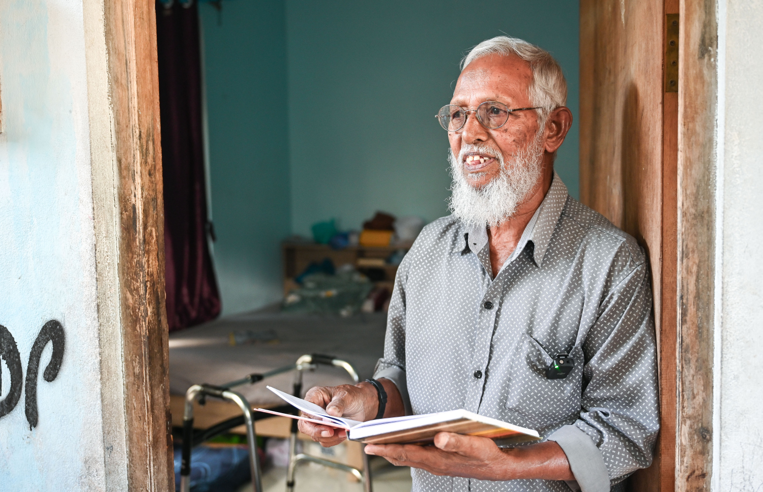 މޫސަ ލިޔެފައިވާ ބައެއް ޅެންތައް ކިޔައިދެނީ-- ފޮޓޯ: ފަޔާޒު މޫސާ | މިހާރު