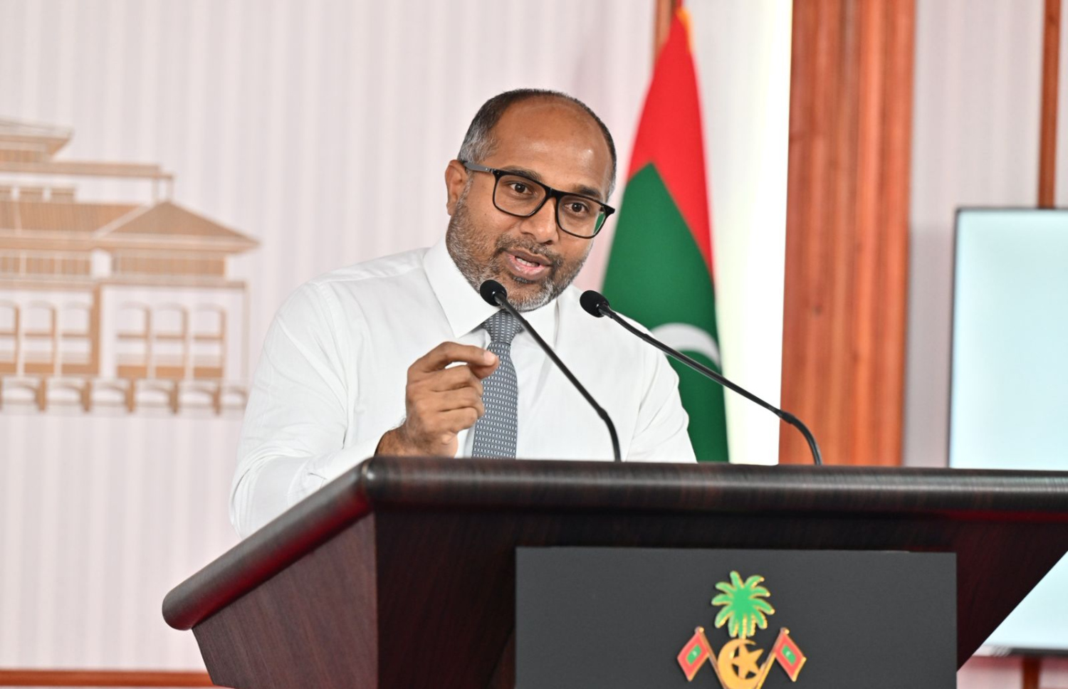 އިހުސާން މިއަދު ނޫސްވެރިންނާ ވާހަކަ ދައްކަވަނީ.