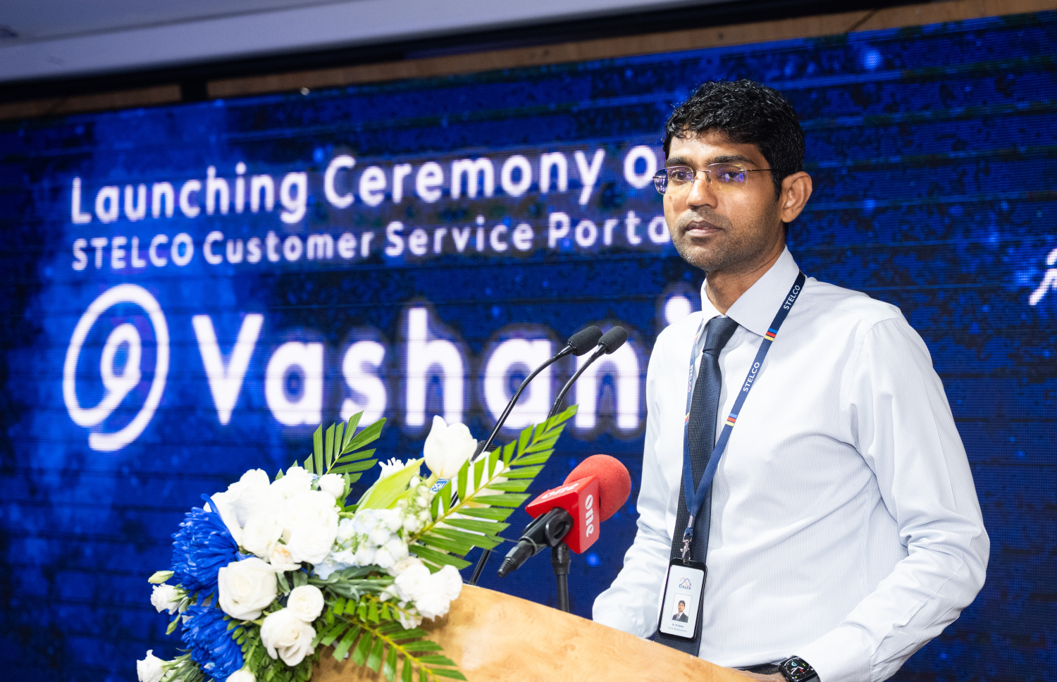 ސްޓެލްކޯގެ ކަސްޓަމާ ސާވީސް ޕޯޓަލް "ވަށަނި" އިފްތިތާހު ކުރުމަށް ބޭއްވި ރަސްމިއްޔާތުގައި އެ ކުންފުނީގެ ޑީއެމްޑީ ޑރ. އަލީ އަޒްވަރު ވާހަކަ ދައްކަވަނީ.-- ފޮޓޯ: ނިޝާން އަލީ / މިހާރު