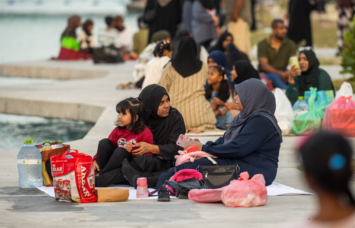 ހުޅުމާލޭ ޗެނަލް ޕާކުގައި ރޯދަ ވީއްލުމަށް ބަޔަކު ތައްޔާރުވަނީ.-- ފޮޓޯ: ނިޝާން އަލީ | މިހާރު