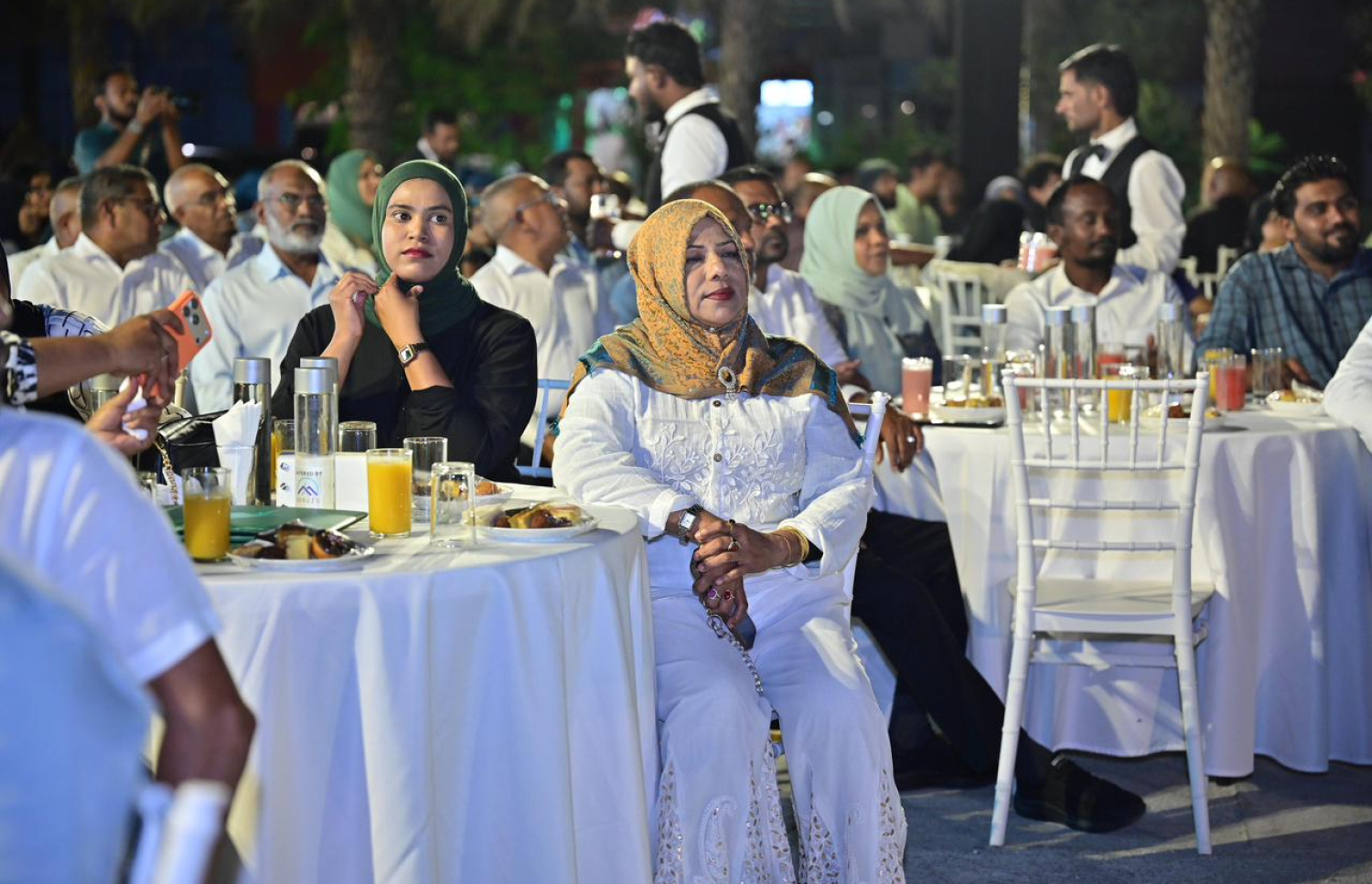 "ދަ ގްރޭޓާ އައްޑޫ" ތަސައްވުރު އިފްތިތާހުކުރުމަށް ރޭ ބޭއްވި ރަސްމިއްޔާތުގައި ޕާޓީގެ މެމްބަރުން ބައިވެރިވަނީ-- ފޮޓޯ: ނިޝާން އަލީ | މިހާރު
