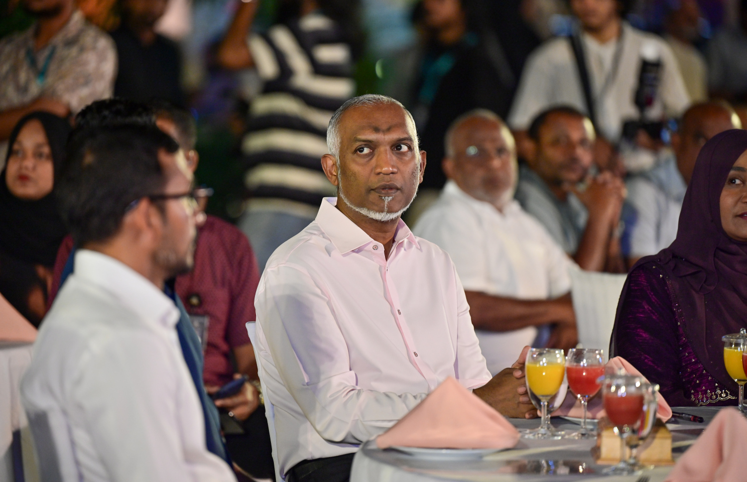 "ދަ ގްރޭޓާ އައްޑޫ" ތަސައްވުރު އިފްތިތާހުކުރުމަށް އާޓިފިޝަލް ބީޗުގައި ބޭއްވި ރަސްމިއްޔާތުގައި ރައީސް ޑރ. މުއިއްޒު ބައިވެރިވަޑައިގަންނަވަނީ.-- ފޮޓޯ: މިހާރު