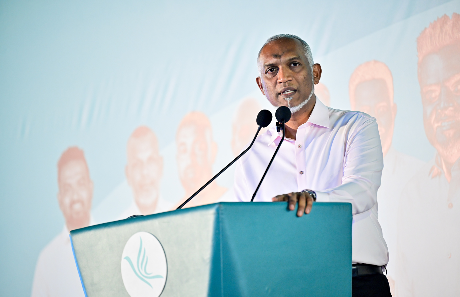 "ދަ ގްރޭޓާ އައްޑޫ" ތަސައްވުރު އިފްތިތާހުކުރުމަށް އާޓިފިޝަލް ބީޗުގައި ބޭއްވި ރަސްމިއްޔާތުގައި ރައީސް ޑރ. މުހައްމަދު މުއިއްޒު ވާހަކަދައްކަވަނީ.-- ފޮޓޯ: މިހާރު