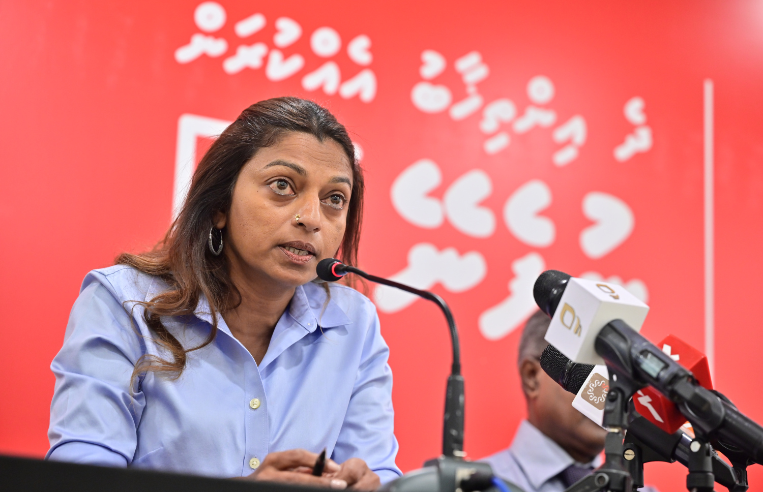 ދެ އިންތިހާބު އެއްކޮށްލުމާ ދެކޮޅަށް އެމްޑީޕީން ބޭއްވި ނޫސްވެރިންގެ ބައްދަލުވުން.-- ފޮޓޯ: ނިޝާން އަލީ / މިހާރު