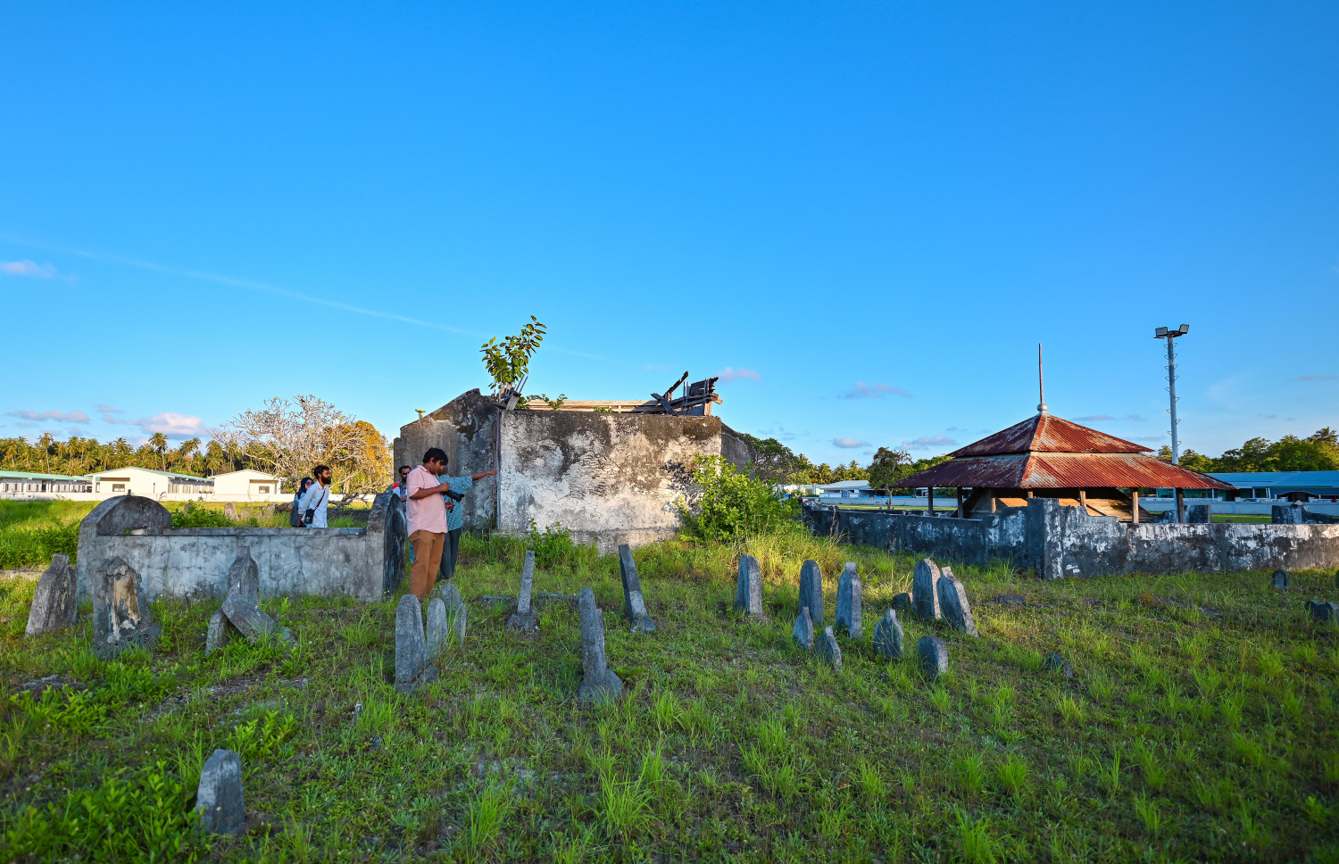 ނޮޅިވަރަންފަރުގެ ބާ ގަބުރުސްތާނު: ނޮޅިވަރަންފަރުގައި އޮތީ ރަން ތާރީހެއް - ފޮޓޯ: ފަޔާޒު މޫސާ | މިހާރު