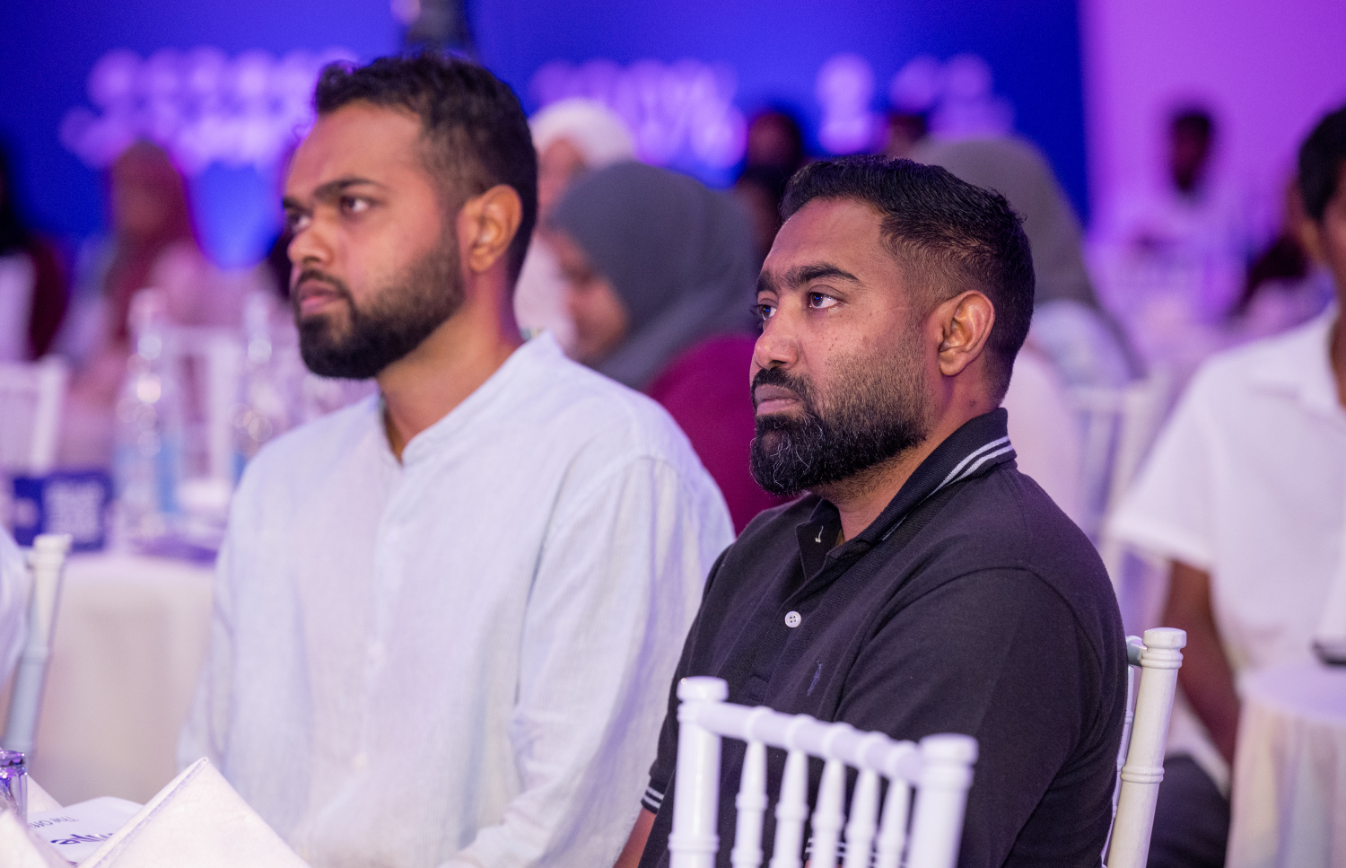 އައްޑޫގައި ސްވައިޕް ލޯންޗު ކުރުމަށް ރޭ ބޭއްވި ހަފުލާހައި ބައިވެރިވި ބައެއް މީހުން.--- ފޮޓޯ: ނިޝާން އަލީ| މިހާރު