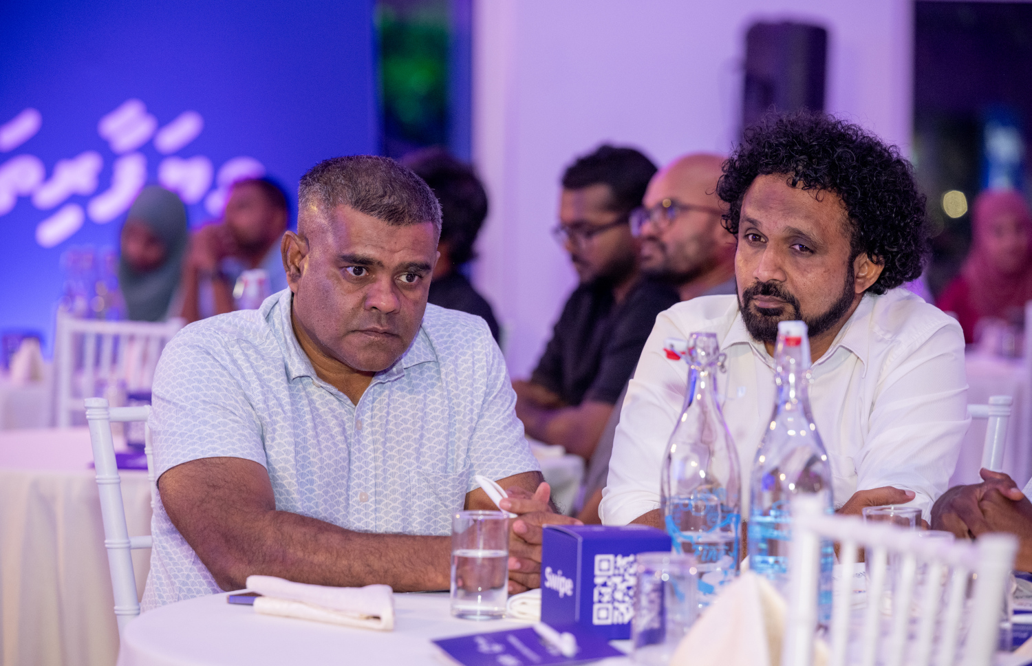 އައްޑޫގައި ސްވައިޕް ލޯންޗު ކުރުމަށް ރޭ ބޭއްވި ހަފުލާހައި ބައިވެރިވި ބައެއް މީހުން.--- ފޮޓޯ: ނިޝާން އަލީ| މިހާރު