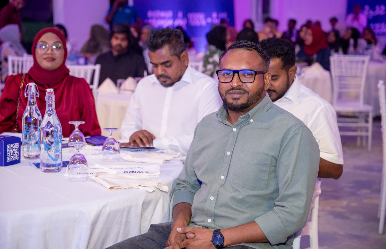 އައްޑޫގައި ސްވައިޕް ލޯންޗު ކުރުމަށް ރޭ ބޭއްވި ހަފުލާހައި ނަރީޝް ބައިވެރިވަނީ.--- ފޮޓޯ: ނިޝާން އަލީ| މިހާރު