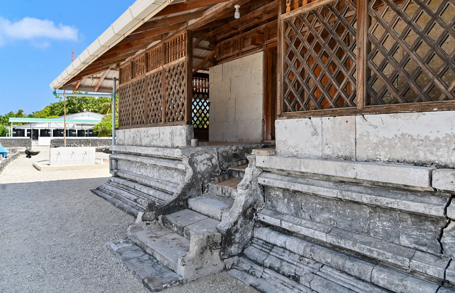 އިސްދޫ އާސާރީ މިސްކިތުގެ ހިރިގަލުވަޑާން.--- ފޮޓޯ: ފަޔާޒު މޫސާ| މިހާރު