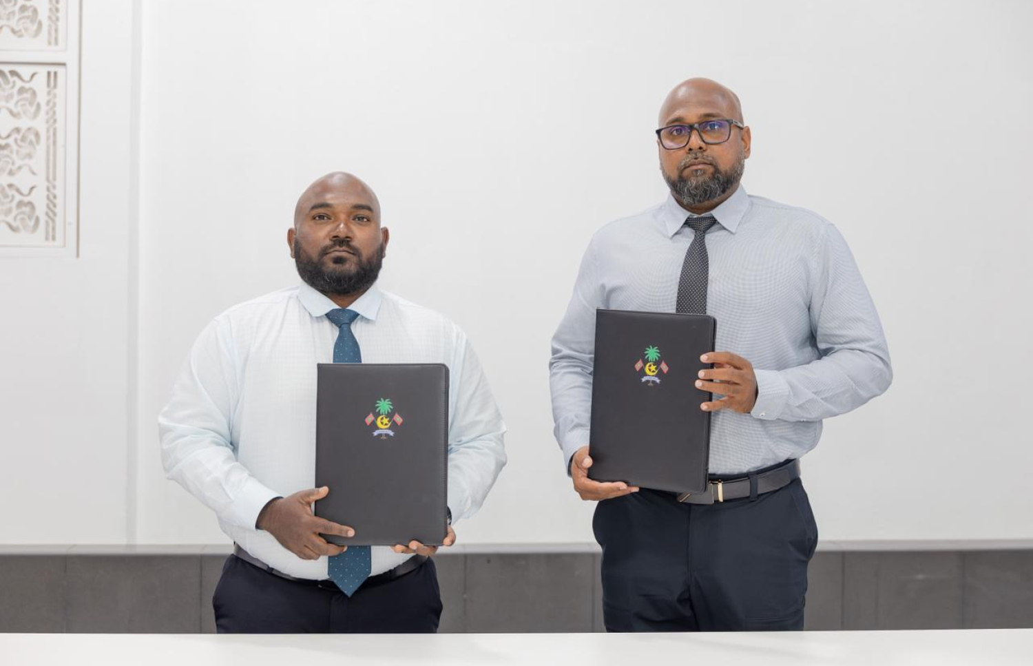 މާލޭގައި އާ މާރުކޭޓެއް އިމާރާތް ކުރުން ޓްރަސްޓެން މޯލްޑިވްސް އާ ހަވާލުކުރުމަށް ފަހު، އެ ކުންފުނީގެ އެމްޑީ ހާދީ އާއި ކޮންސްޓްރަކްޝަން މިނިސްޓްރީގެ ޕީއެސް ޝާމިލް ފޮޓޯއެއް ނަންގަވަނީ.