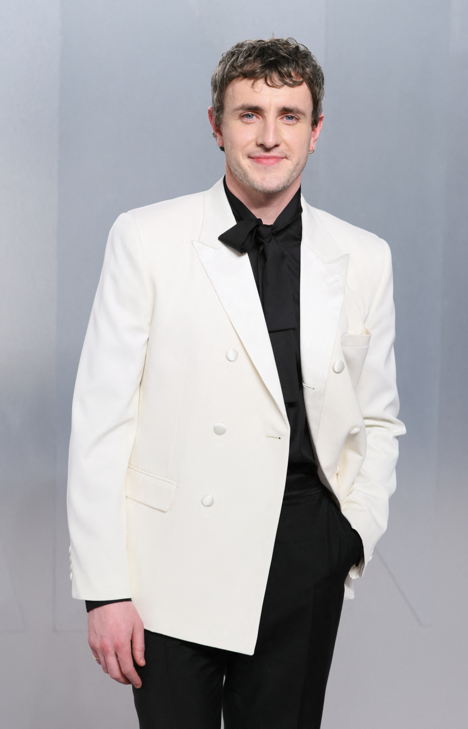 އޮސްކާ އެވޯޑް 2026: މި އަހަރުގެ އޮސްކާގެ ރެޑްކާޕެޓުގައި އިނގިރޭސި އެކްޓަރު ޕޯލް މެސްކެލް.-- ފޮޓޯ: އޭއެފްޕީ