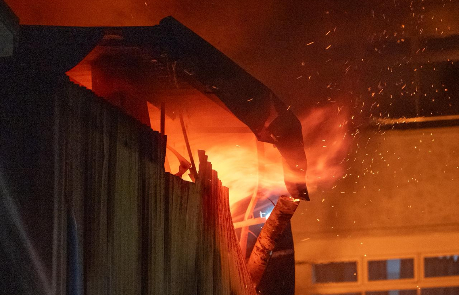 ކުރީގެ ޑްރަގް ކޯޓާ ޖެހިގެން ހުރި ކެމިކަލް ގުދަނުގައި ވަރަށް ބޮޑަށް ރޯވެފައި-- ފޮޓޯ: ނިޝާން އަލީ | މިހާރު