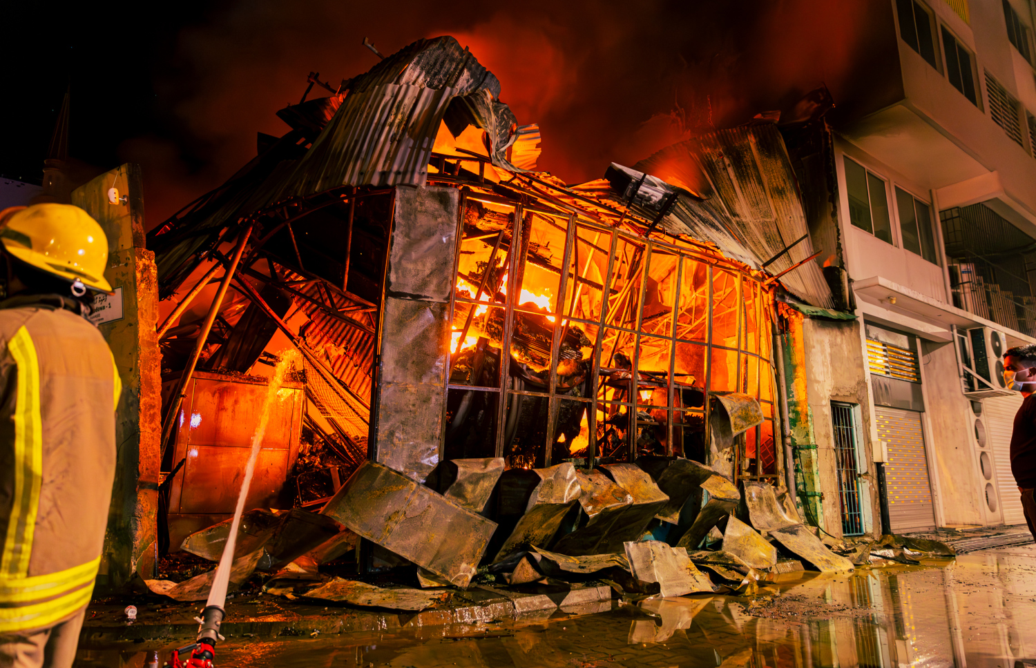 އަލިފާންގަނޑު ކޮންޓްރޯލްކުރެވުނުއިރު ވަނީ އެތަން ބޭނުން ނުކުރެވޭ ވަރަށް އަނދާފައި-- ފޮޓޯ: އަހްމަދު އަޒާން | މިހާރު