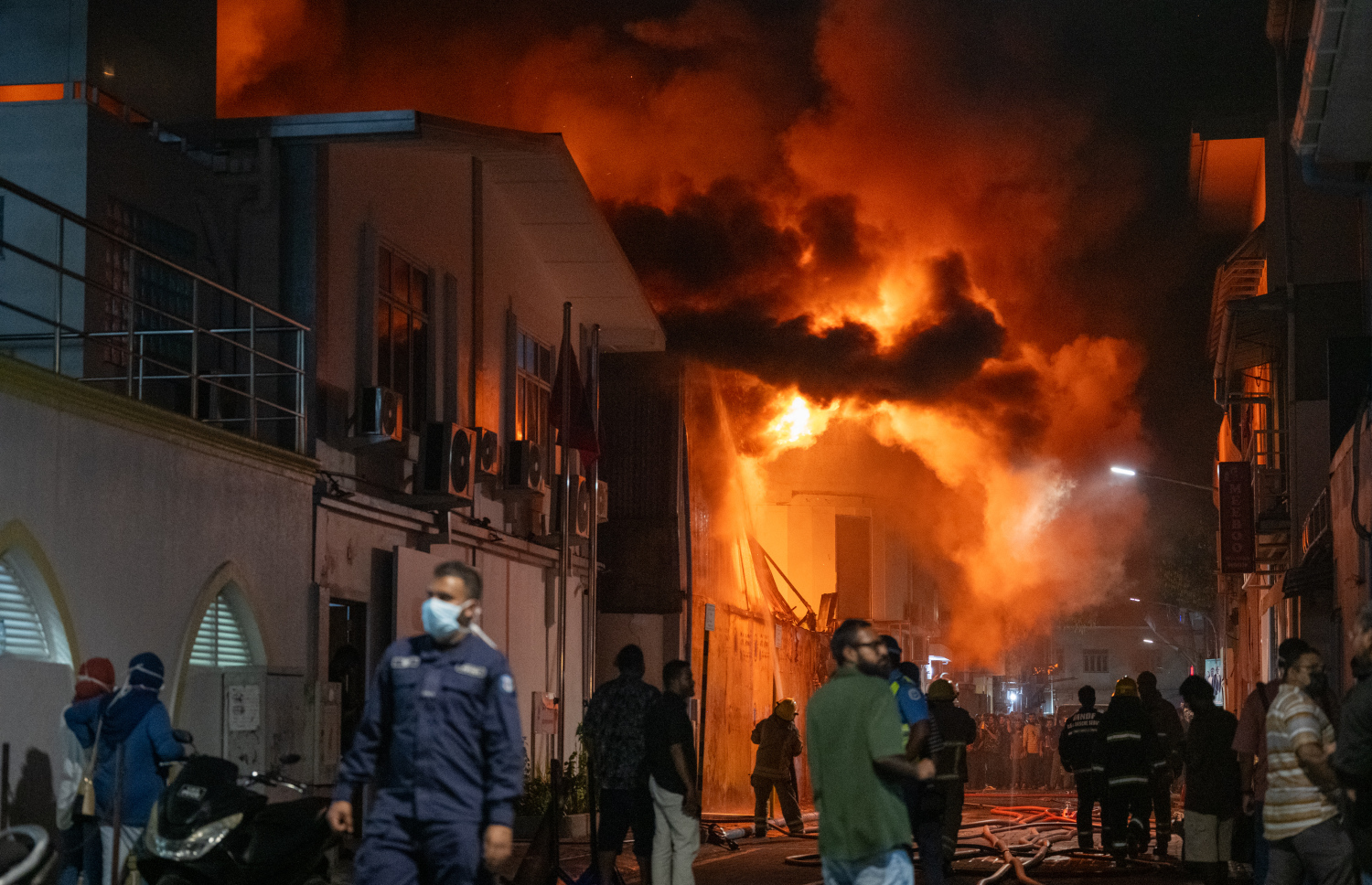 ޕްރައިމް ފާޓިލައިޒާގެ މައި ގުދަނުގައި އަލިފާން ރޯވުން