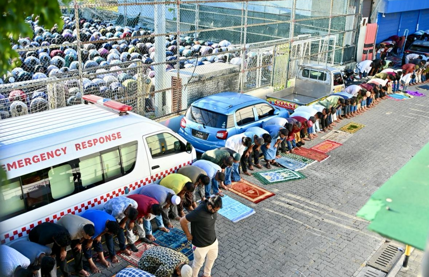 މާފަންނު ސްޓޭޑިއަމްގައި ބޮޑު ޖަމާއަތުގައި މި އަހަރުގެ ފިތުރު އީދު ނަމާދު ކުރަނީ.-- ފޮޓޯ: ނިޝާން އަލީ | މިހާރު