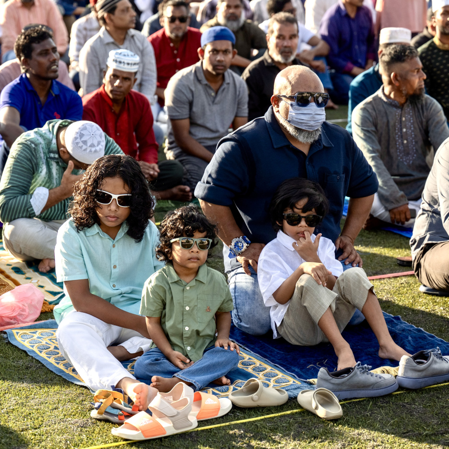 މާފަންނު ސްޓޭޑިއަމްގައި ބޮޑު ޖަމާއަތުގައި ކުރި މިއަހަރުގެ ފިތުރު އީދު ނަމާދަށް ހާޒިރުވި މީހުން.-- ފޮޓޯ: ނިޝާން އަލީ |މިހާރު