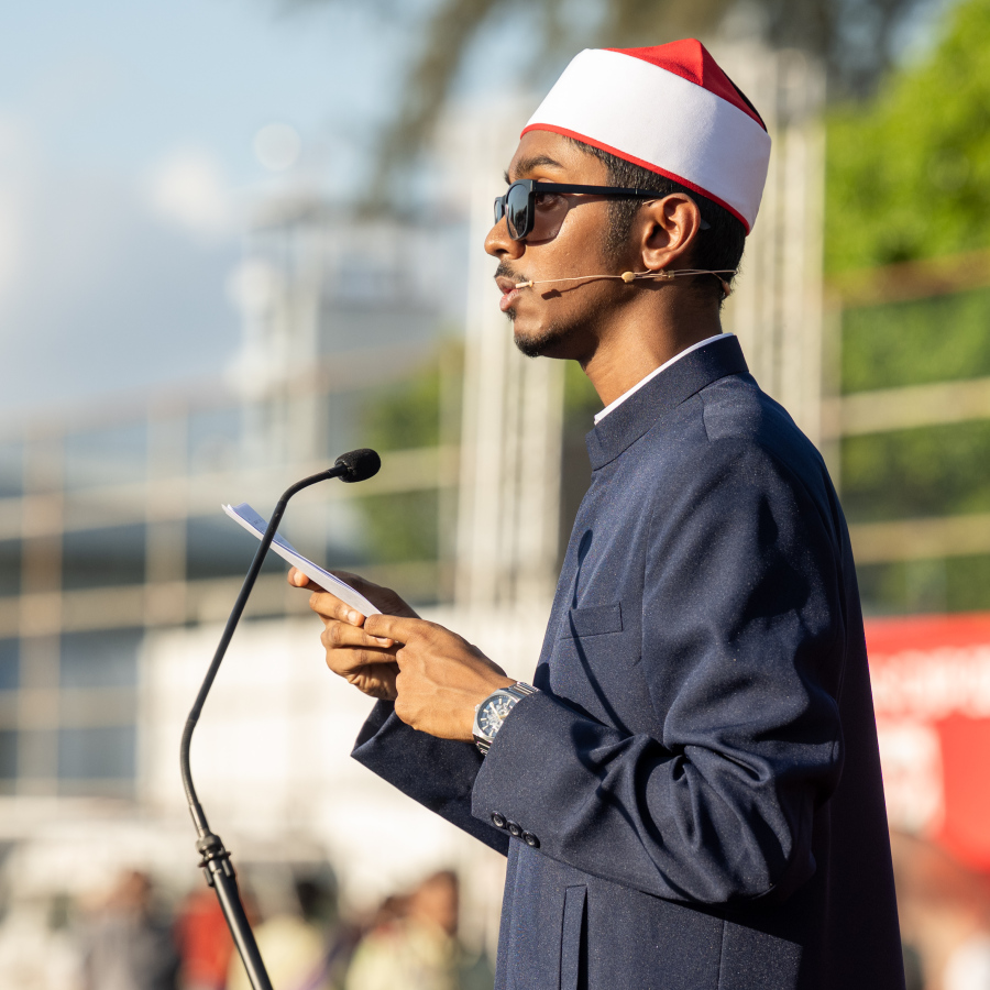 މާފަންނު ސްޓޭޑިއަމްގައި ކުރި މި އަހަރުގެ ފިތުރު އީދު ނަމާދުގައި ޚުތުބާ ވިދާޅުވަނީ.-- ފޮޓޯ: ނިޝާން އަލީ | މިހާރު