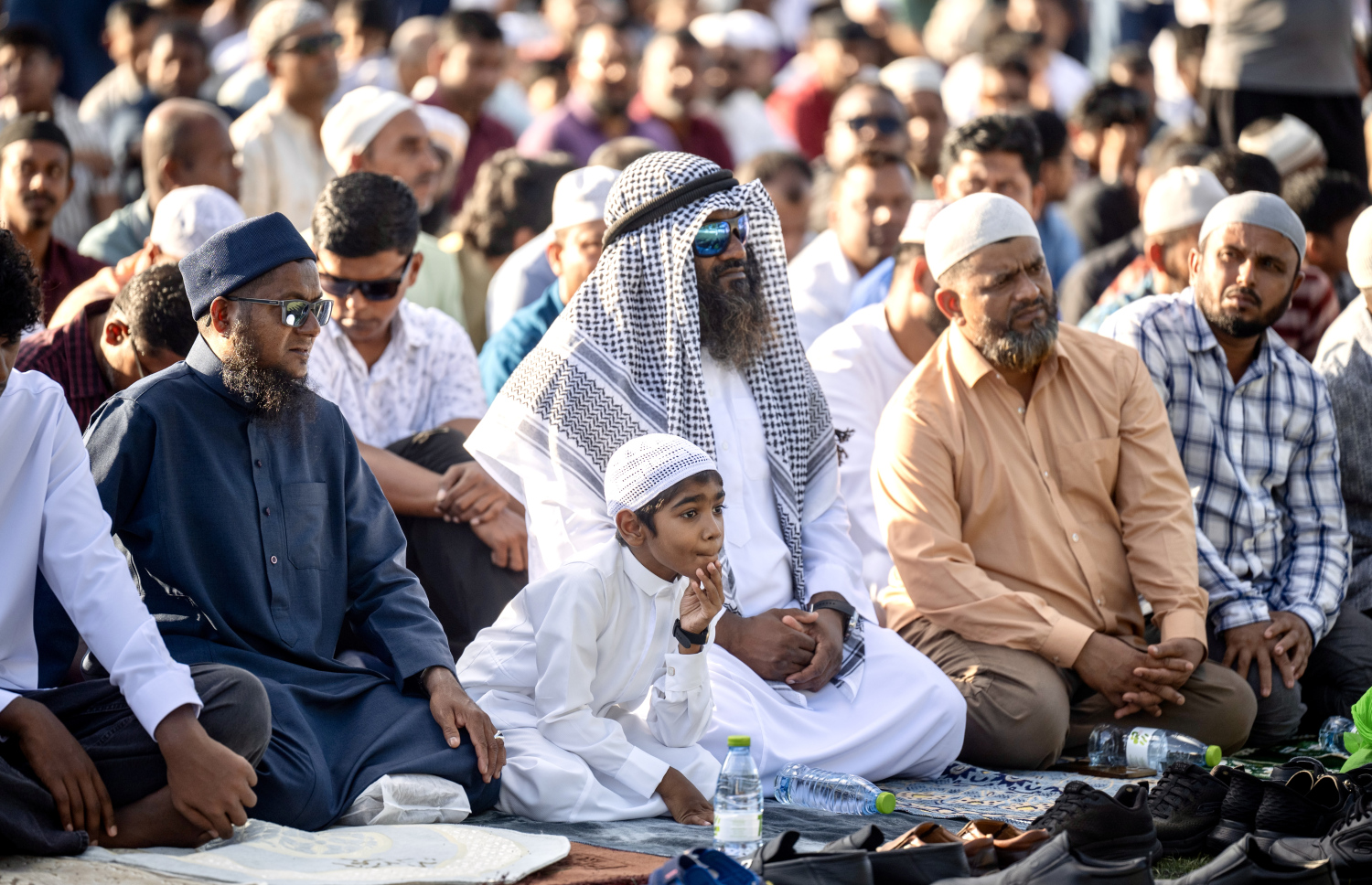 މާފަންނު ސްޓޭޑިއަމްގައި ބޮޑު ޖަމާއަތުގައި ކުރި މިއަހަރުގެ ފިތުރު އީދު ނަމާދަށް ހާޒިރުވި މީހުން.-- ފޮޓޯ: ނިޝާން އަލީ |މިހާރު