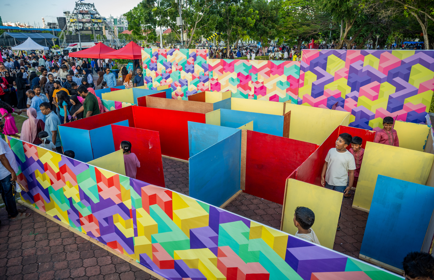 ބަރަކާތްތެރި ފިތުރު އީދު ދުވަހުގެ މުނާސަބަތުގައި ހުޅުމާލޭ ސެންޓްރަލް ޕާކްގައި ކުރިޔަށްގެންދިޔަ "އީދު ހަވީރު" .-- ފޮޓޯ: ނިޝާން އަލީ | މިހާރު