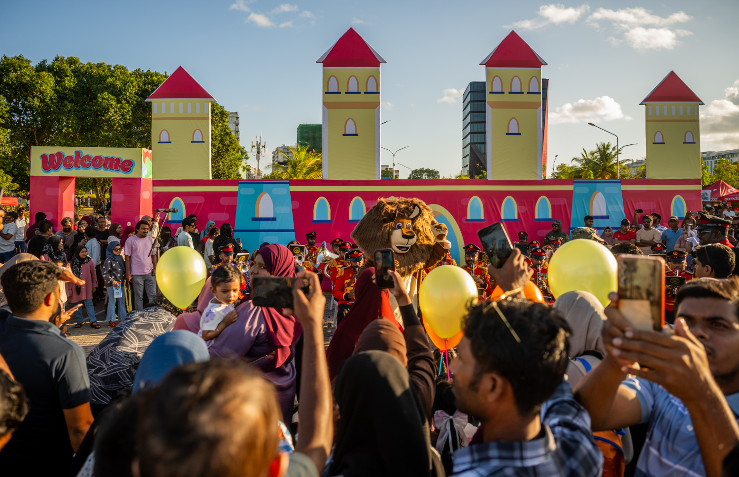 ބަރަކާތްތެރި ފިތުރު އީދު ދުވަހުގެ މުނާސަބަތުގައި ހުޅުމާލޭ ސެންޓްރަލް ޕާކްގައި ކުރިޔަށްގެންދިޔަ "އީދު ހަވީރު" .-- ފޮޓޯ: ނިޝާން އަލީ | މިހާރު