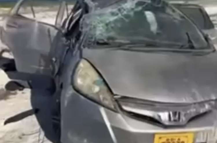 Addugai hingi car accident gai haalu serious vi meehaa Male ah, othee ventilator gai