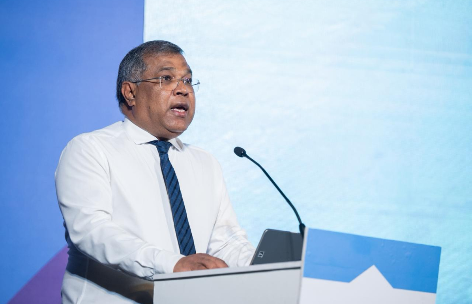 ސީއެމްއީސީއާ ހަވާލުކޮށްގެން އަޅާ 1224 ހައުސިން ޔުނިޓްގެ އަމަލީ މަސައްކަތް ފެށުމުގެ ރަސްމިއްޔާތުގައި ބީއެމްއެލް ސީއީއޯ މުހައްމަދު ޝަރީފް ވާހަކަ ދައްކަވަނީ-- ފޮޓޯ: ނިޝާން އަލީ | މިހާރު