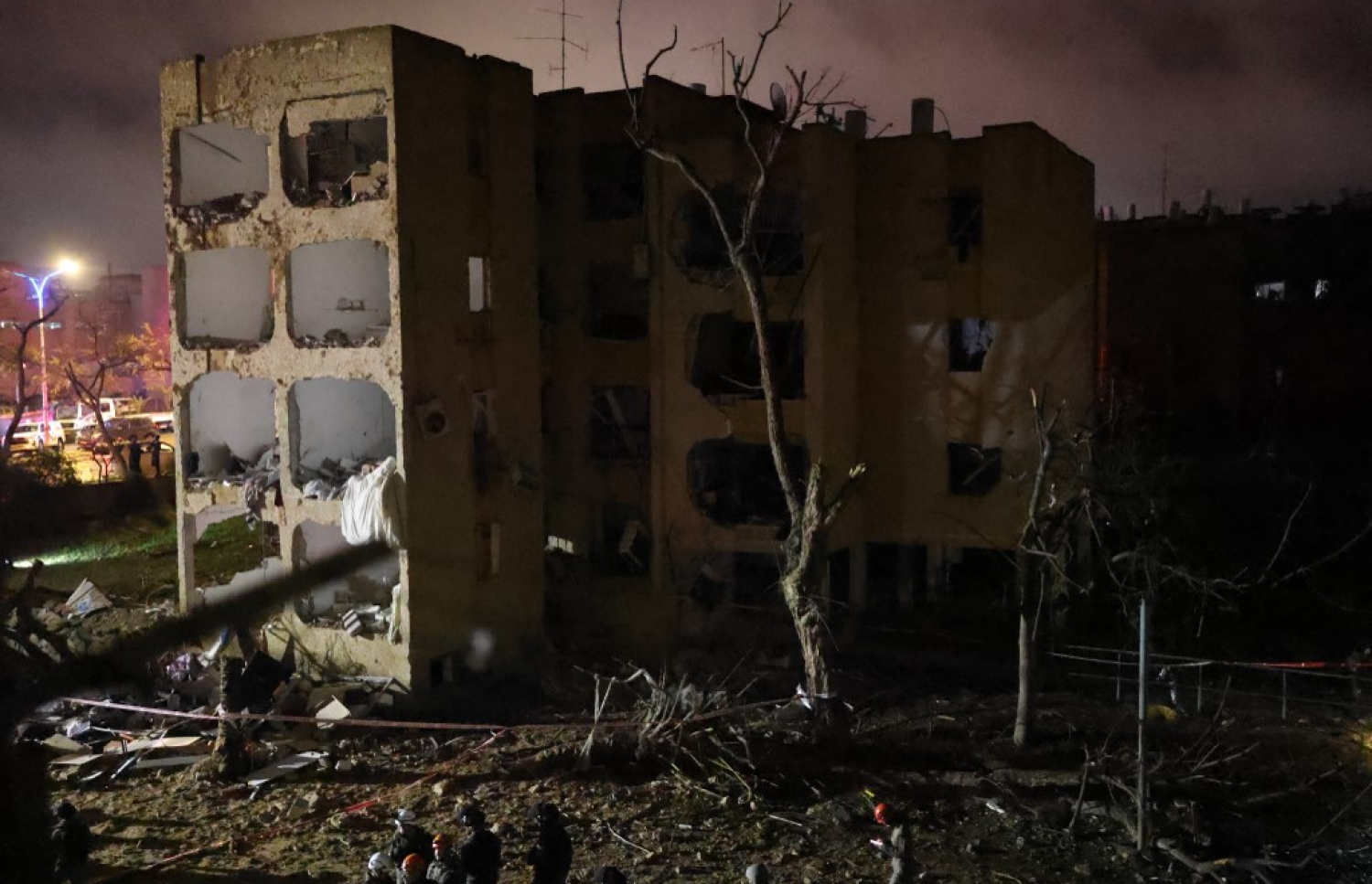 އީރާންގެ ހަމަލާއެއް އަމާޒުވި އަރާދު އަވަށުގެ އިމާރާތެއް އެއްކޮށް ހަލާކުވެފައި. -- ފޮޓޯ: އޭއެފްޕީ