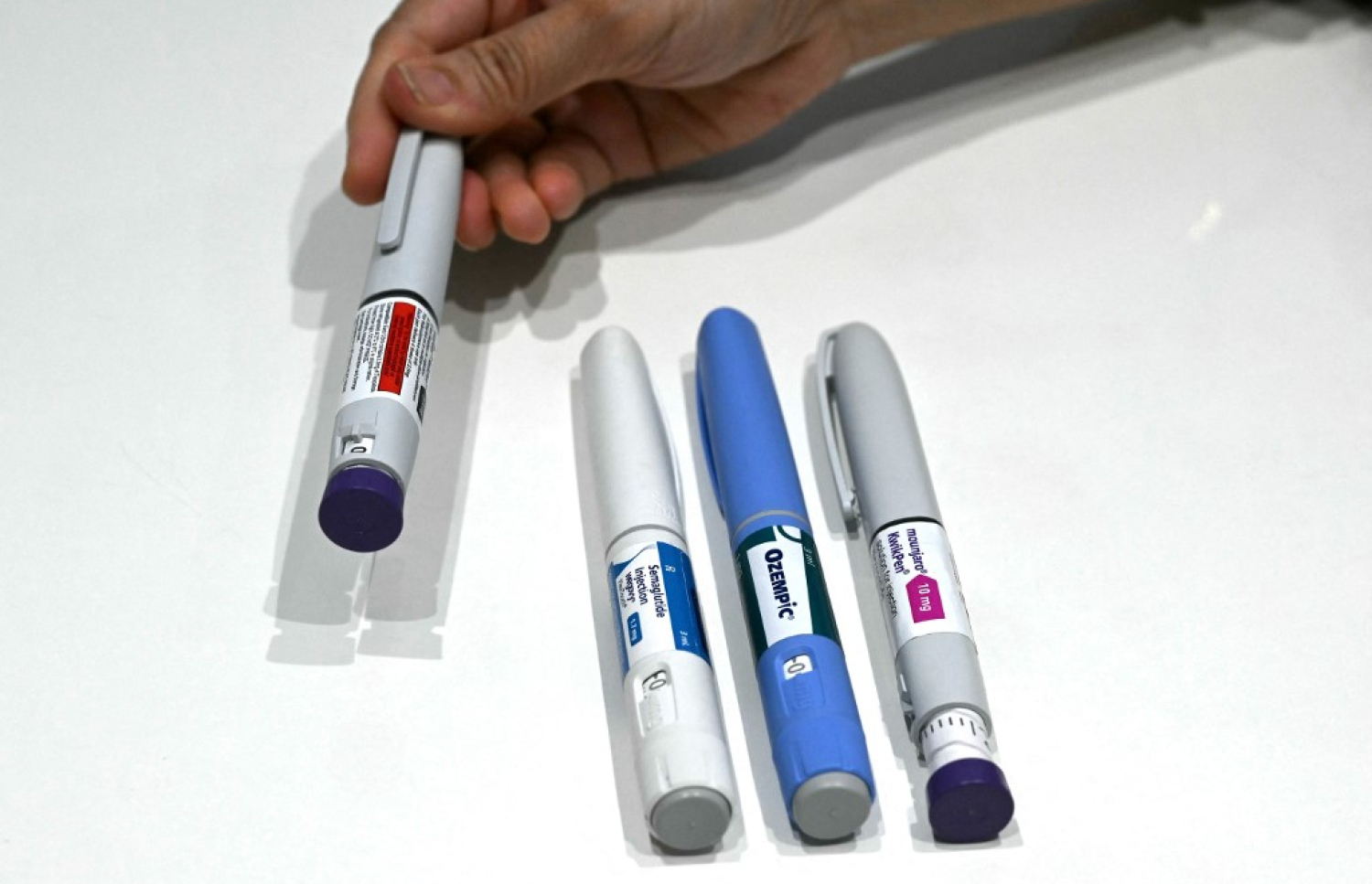 ފަލަބަލީގެ ހާއްސަ ޑޮކްޓަރު އަދި ކޮންސަލްޓަންޓް ސްވާތީ ޕްރަދާން މި މަހު 17 ވަނަ ދުވަހު މުމްބާއީގައި ހުންނަ އޭނާގެ ކްލިނިކުގައި، އެކި ބާވަތްތަކުގެ "ޖީ.އެލް.ޕީ-1" ޑިވައިސްތައް ދައްކާލަނީ: ބަރުދަން ލުއިކުރުމަށް ބޭނުންކުރާ މިފަދަ ފަރުވާތަކުގެ އަގު ވަރަށް ބޮޑަށް ދަށަށް ދާނެ. -- ފޮޓޯ: އޭއެފްޕީ