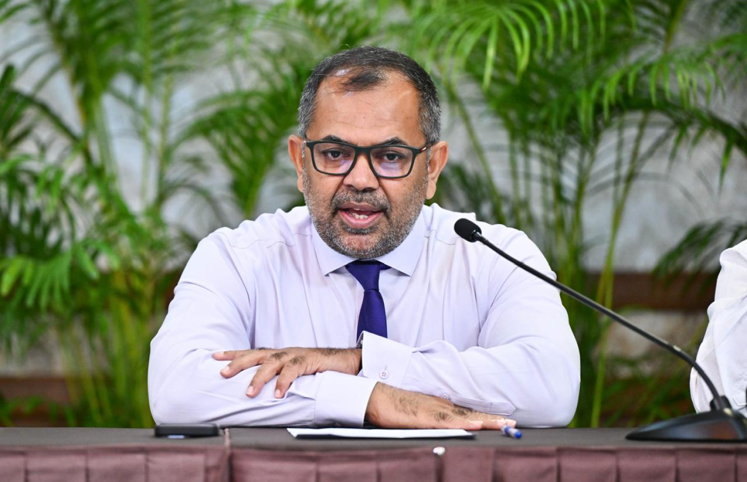 ފިނޭންސް މިނިސްޓަރު ޒަމީރު މިއަދު ނޫސްވެރިންނާ ވާޙަކަ ދައްކަވަނީ.