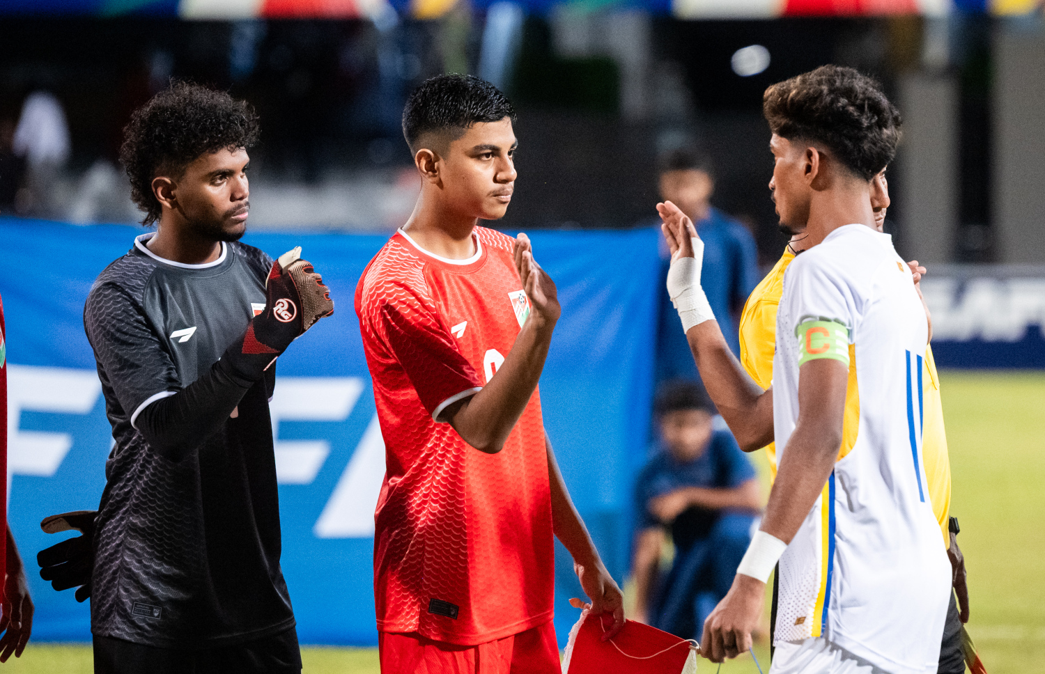 ރާއްޖޭގައި އިއްޔެ ފެށި 20 އަހަރުން ދަށުގެ ސާފް ޗެމްޕިއަންޝިޕްގައި ރޭ ރާއްޖެ އާއި ލަންކާ ބައްދަލުކުރި ފޯރިގަދަ މެޗު.-- ފޮޓޯ: ނިޝާން އަލީ | މިހާރު