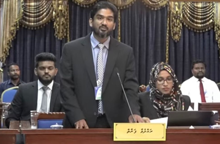Ammu vote ge suvaalu Gaanoonu asaasee aa hilaafeh noon: Dhaulaiy